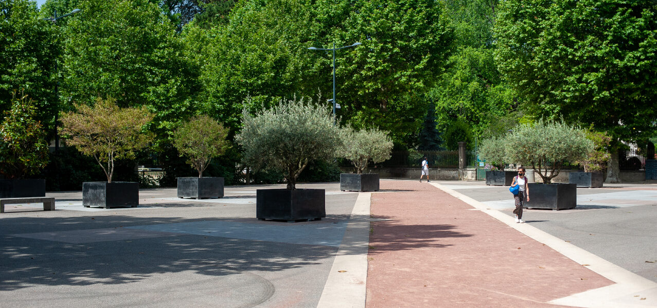 Aménagement place du champs de Mars-Vienne.